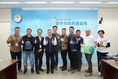 陳大田局長率建設局團隊與台灣都市林健康美化協會合影