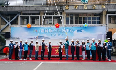 出席貴賓於鋼梁簽名，紀念重要的工程里程碑2_0