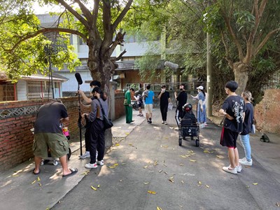 用鏡頭讓圍籬內的世界被看見-會展中心-綠美圖微電影開拍