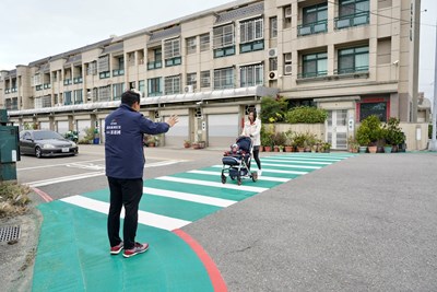 清水區南社里崔惠國里長大力支持市府推動友善行人空間-為推動此工程不遺餘力