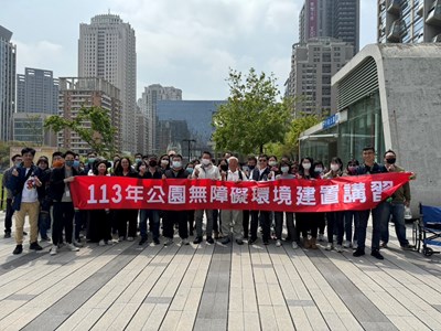 內政部營建署-公園綠地環境無障礙督導計畫-陳明里委員與學員大合照