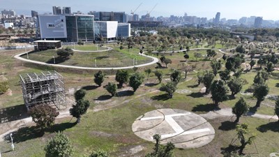 中央公園是全市型的防災公園-特別設置停機坪供救難直升機起降使用