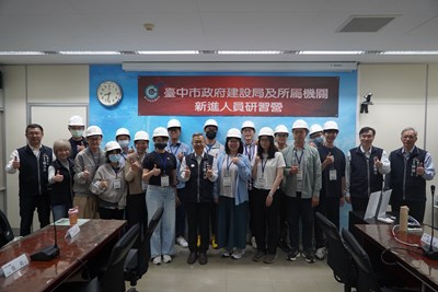 01-贈帽傳承使命-中市建設局新進人員研習營-燃起城市建設新火花_0