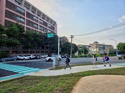 01-嶺東科大感謝市府貼心規劃-綠36綠地完工守護開學首日通行安全_0