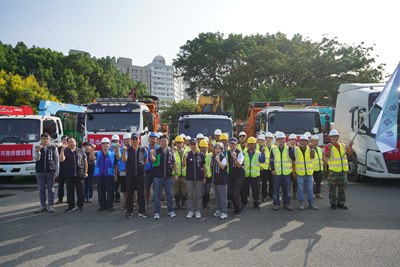 建設局秉持盧秀燕市長「同島一命」的理念支援花蓮救災