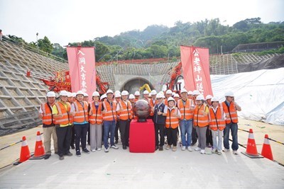 01-雙十國慶傳捷報-東豐快10月開鑿隧道-攻克最艱鉅關卡-_0