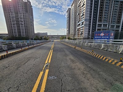 01-暢通高鐵站區交通瓶頸！中市打除高鐵三路橋梁分隔島 雙車道優化為四車道 大幅提升通行效率_0