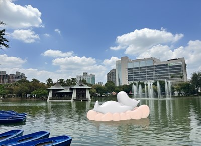 01-台中公園週末迎神秘嘉賓！漂浮「姆明」為中台灣燈會揭開序幕