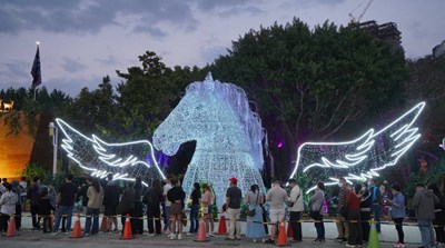 01-2026中台灣燈會「驚蟄界」人潮爆棚 日均入場人數破萬！沉浸式光影體驗走進奇幻春天森