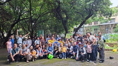 01-北屯荔枝老樹公園結實纍纍迎豐收！中市建設局攜手荒野保護協會辦採果活動推食農教