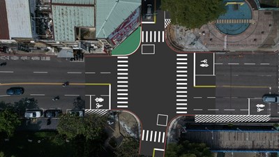 01-西區麻園頭溪沿岸道路1023夜間燙平！建設局串聯改善4.7公里水岸人行廊道