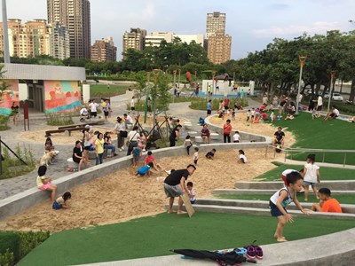 市府將持續推動共融公園-讓友善空間遍布全市各角落-圖為豐樂公園