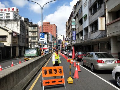 豐原分隔島阻礙行車視線-中市府施工降低護欄45公分