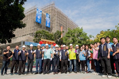 大里國民運動中心上梁-明年8月完工