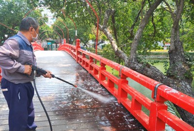 Enhancement Cleaning Work at the Park by Maintenance Constructor