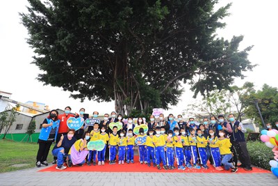 體貼輪椅族也能盪鞦韆-烏日溪邊公園溫馨啟用