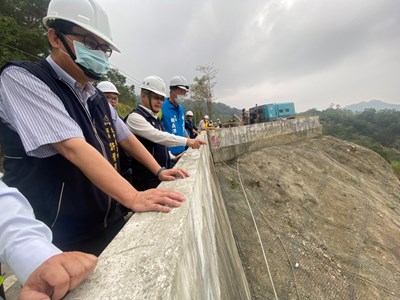 太平赤崁頂災建工程7月底完工-建設局長視察工程進度及品質