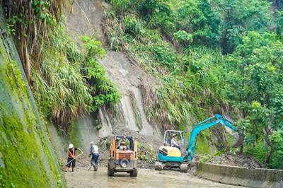 強降雨致大坑山區邊坡崩塌-中市府立即搶通守護市民安全