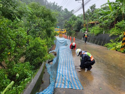 大坑邊坡崩塌緊急搶通-中市建設局呼籲減少車行山區