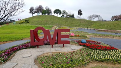 春節賞花趣!后里環保公園粉紫花海盛開中03