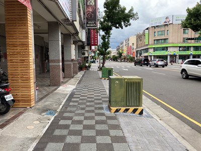 友善人行道-中市積極改善箱體設施避免阻礙通行