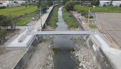神岡軟埤仔溪人行便橋完工