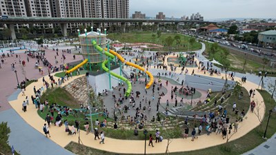 中市馬卡龍公園愈玩愈好玩-假日遊園人數再創新高