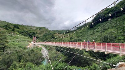 和平區環山部落南湖溪新建吊橋