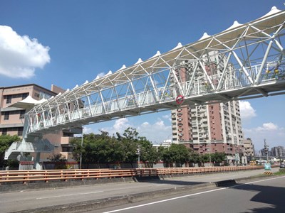 臺中市轄內共有100座人行陸橋-建設局預計今-112-年度再完成10座陸橋換妝